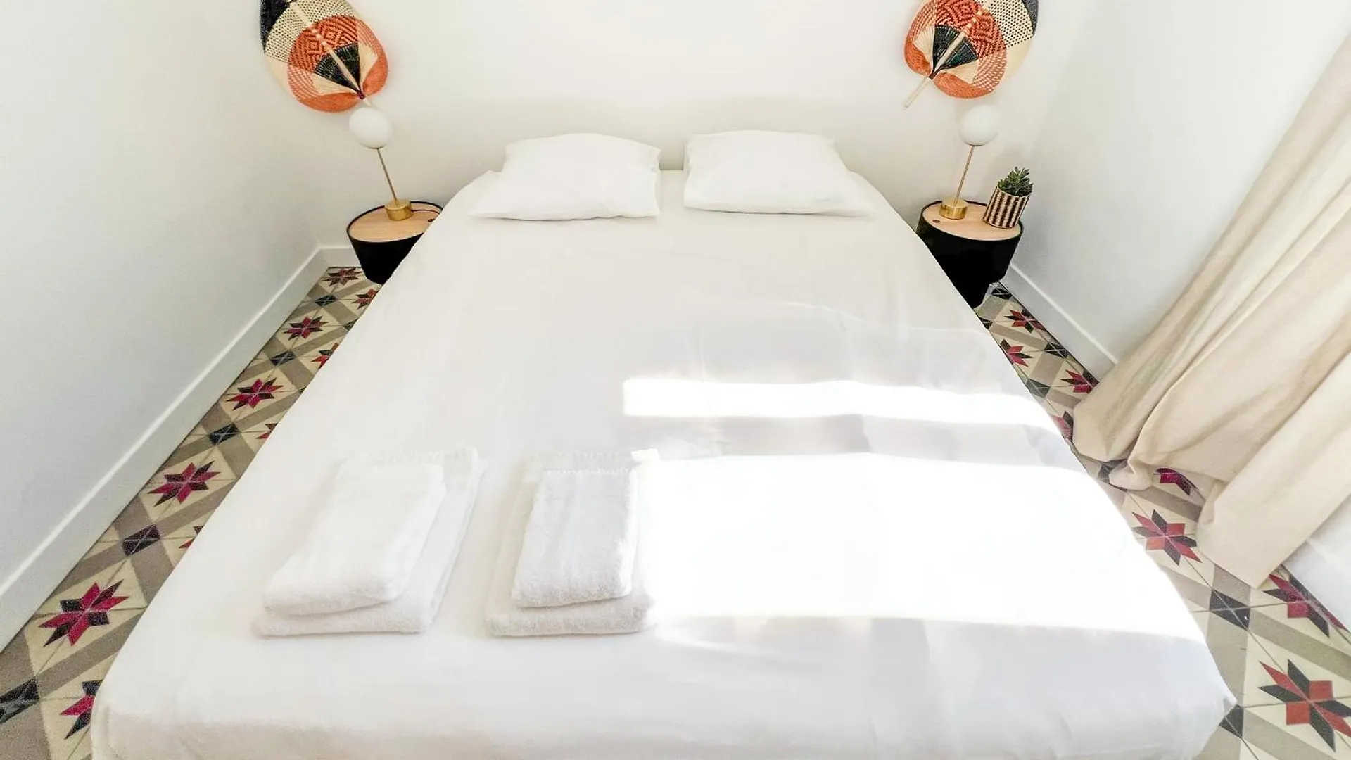 Ac - Private Parking - Close To The Ramparts Avignon France